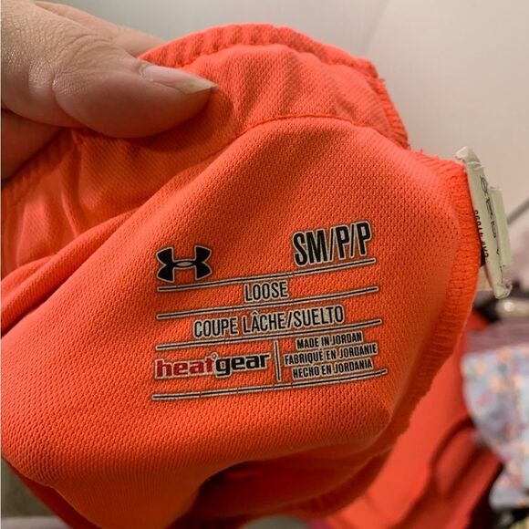 Under Armour Small Pink Shorts - Picture 3 of 4